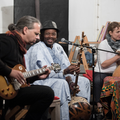 Maribum Afriqui 2017, 1. del (Paul Sidibe - n goni, Igor Bezget - kitara, Tina Sovič - afriška buča) <em>Foto: Gregor Salobir</em>